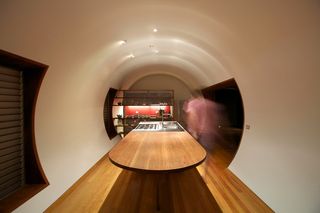 Из австралийского промышленного склада сделали современный экодом