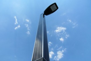 Уличный фонарь, полностью работающий от энергии солнца из Голландии