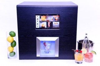 Представляем робота-бармена Monsieur, который смешает для вас 300 коктейлей