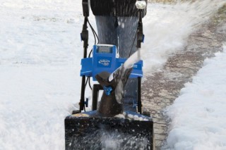 Беспроводная снегоуборочная машина – оторвитесь от электроповодка!