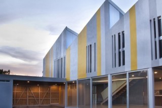 Tactic-A Architects представили жилой дом максимально использующий преимущества дневного освещения